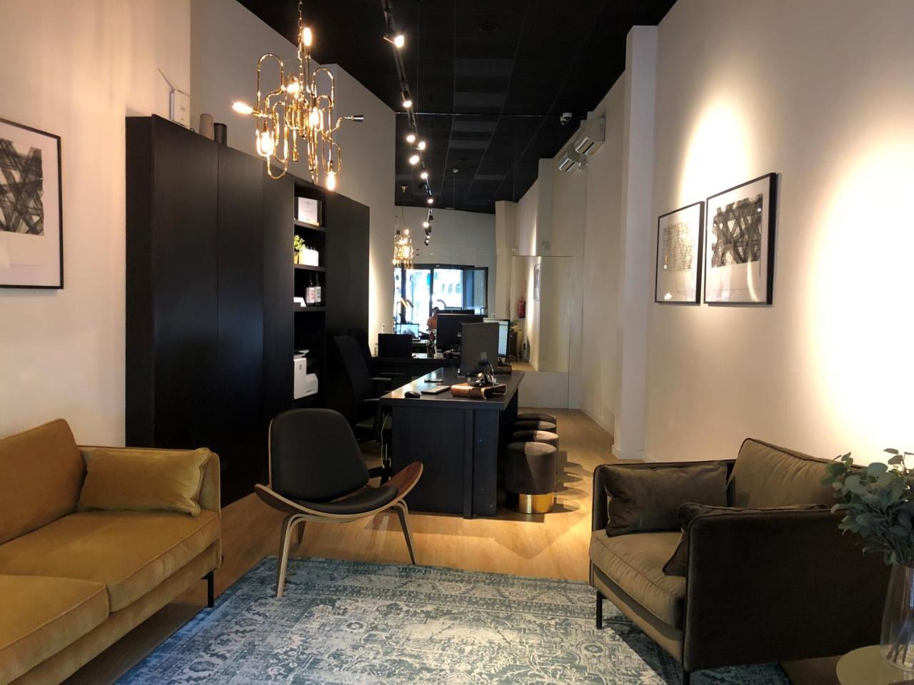 Uma Suites Pau Claris Barcelona Bagian luar foto