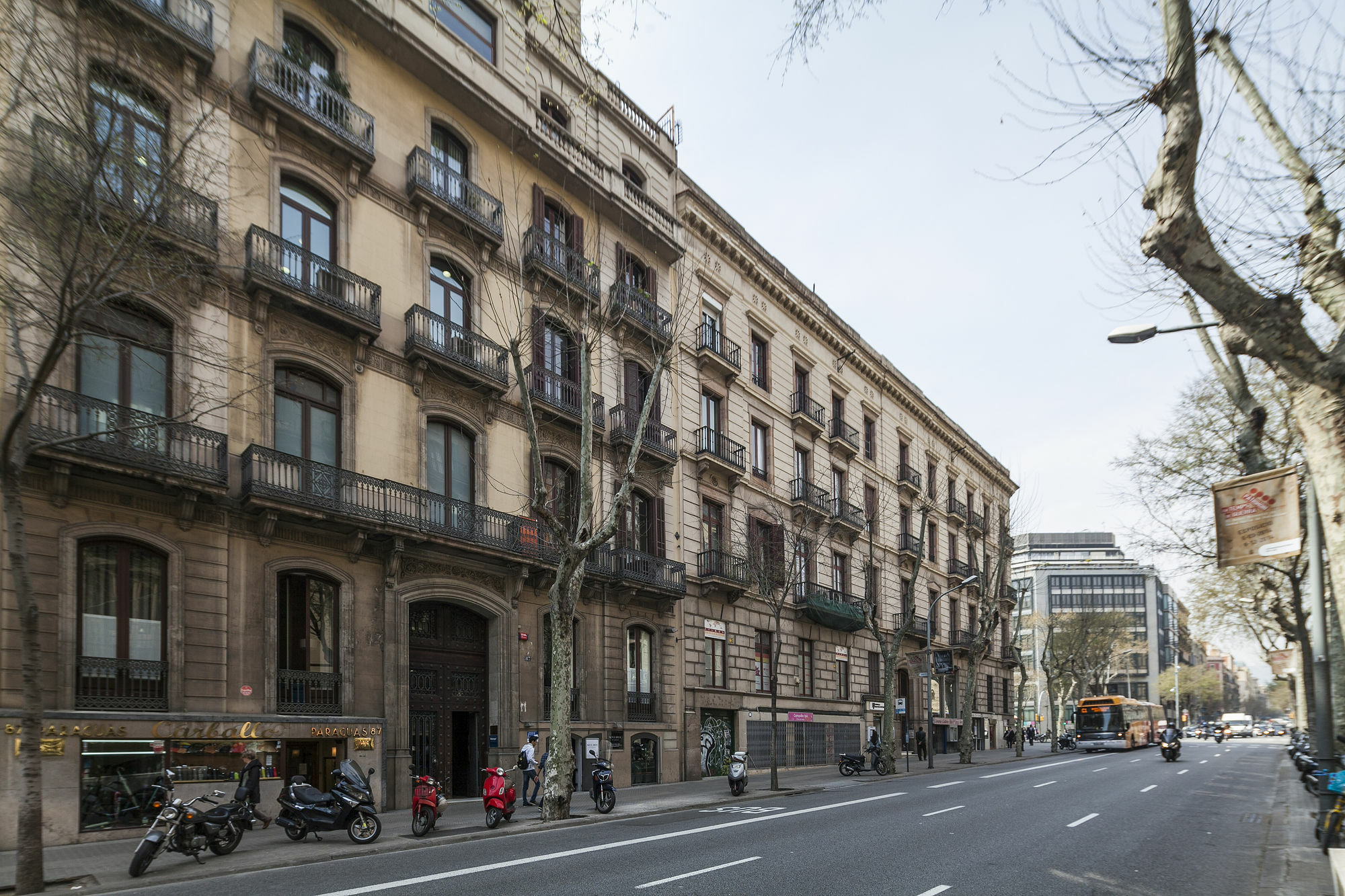 Uma Suites Pau Claris Barcelona Bagian luar foto